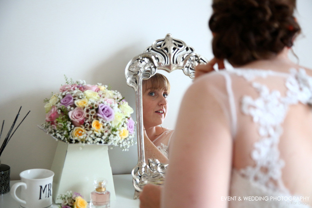 Bridal preparations by Kettering wedding photographer Karl Drage
