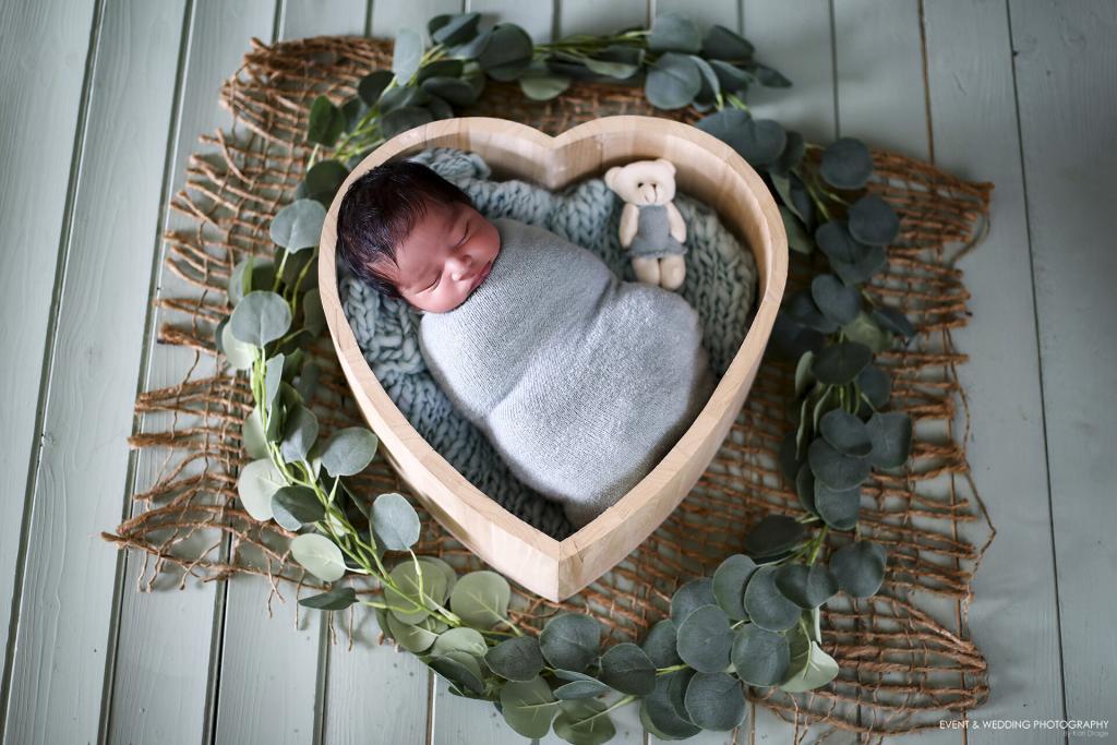 Natural wood heart-shaped bowl newborn baby photo prop